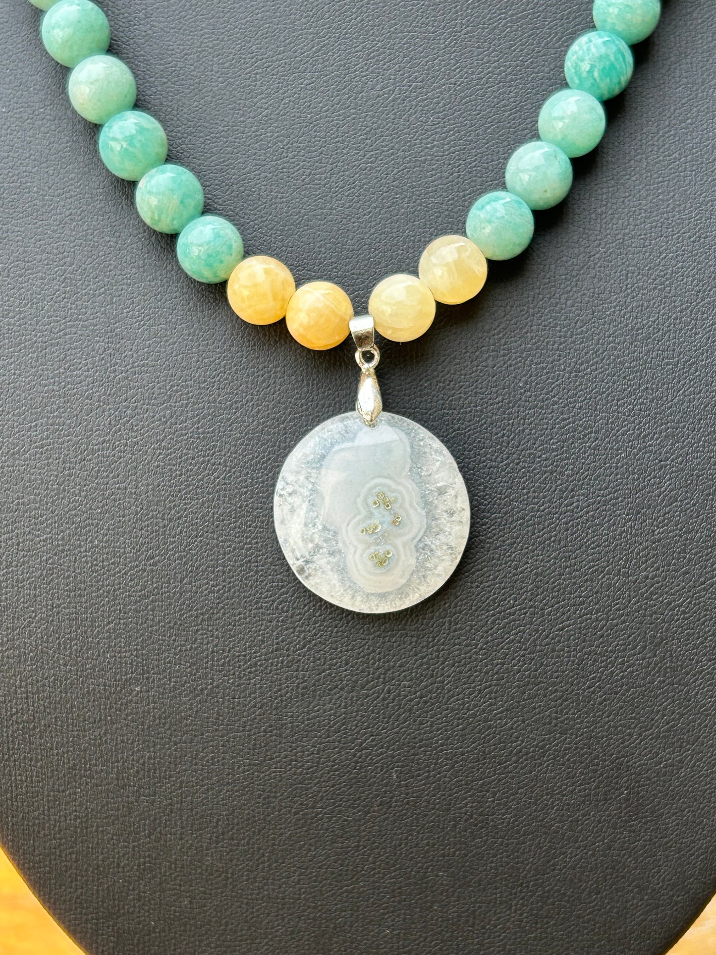 Collier Lumière Intérieure – Amazonite, Calcite Orange & Quartz Solaire
