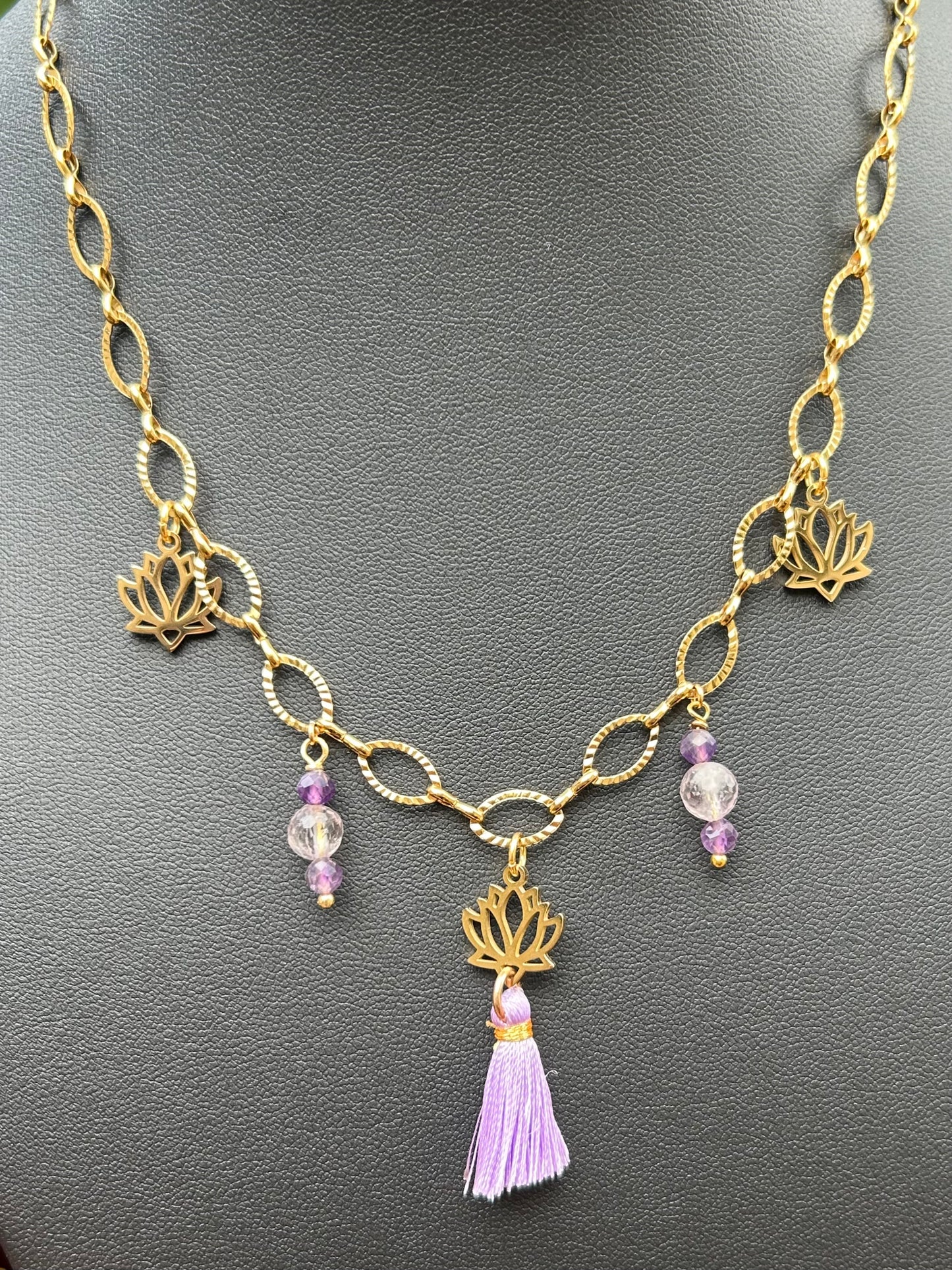 Collier Lotus Harmonie – Acier Inoxydable & Améthyste