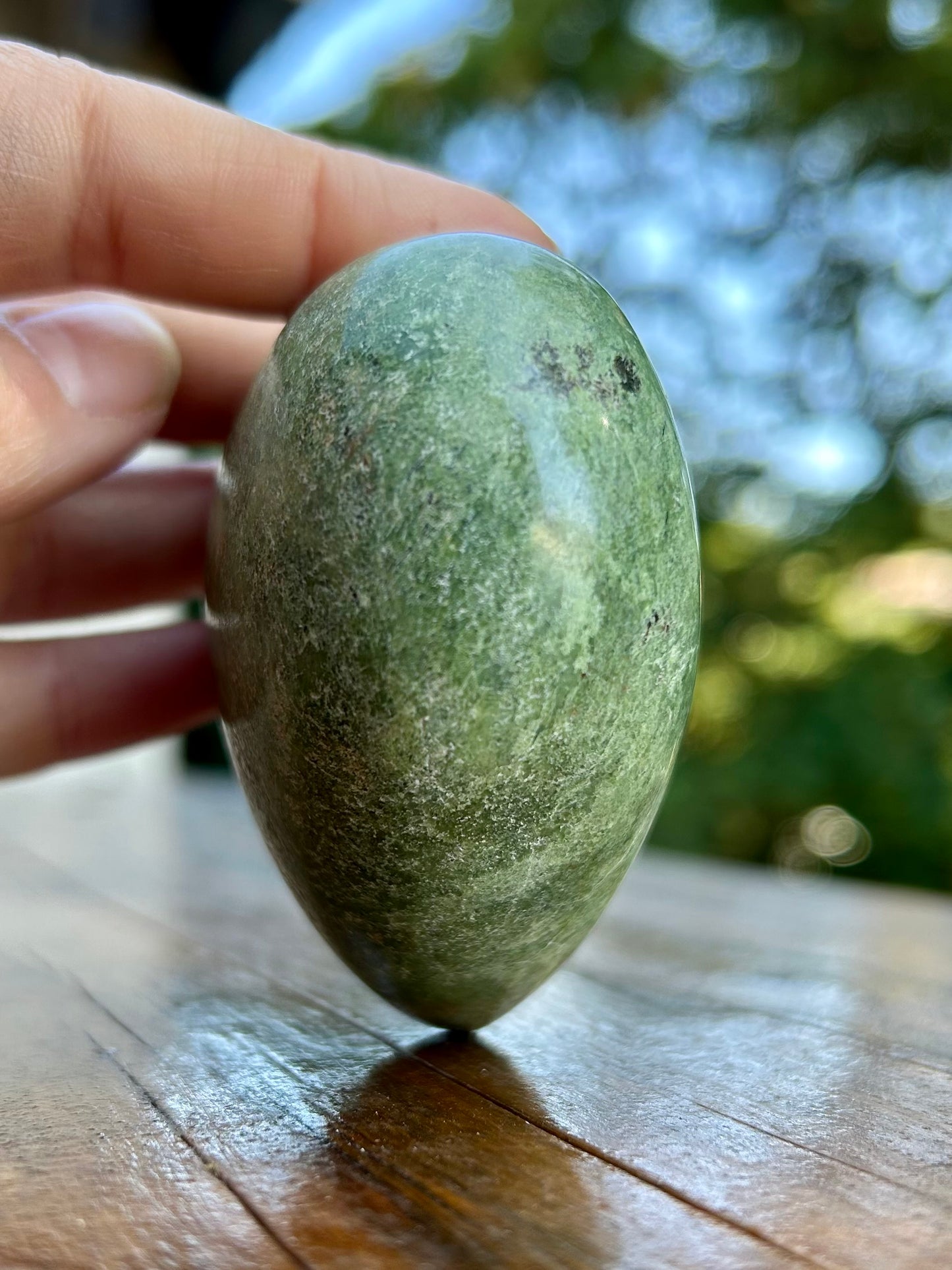 Galet Cœur en Chrysoprase – 209 g – 70 à 80 mm
