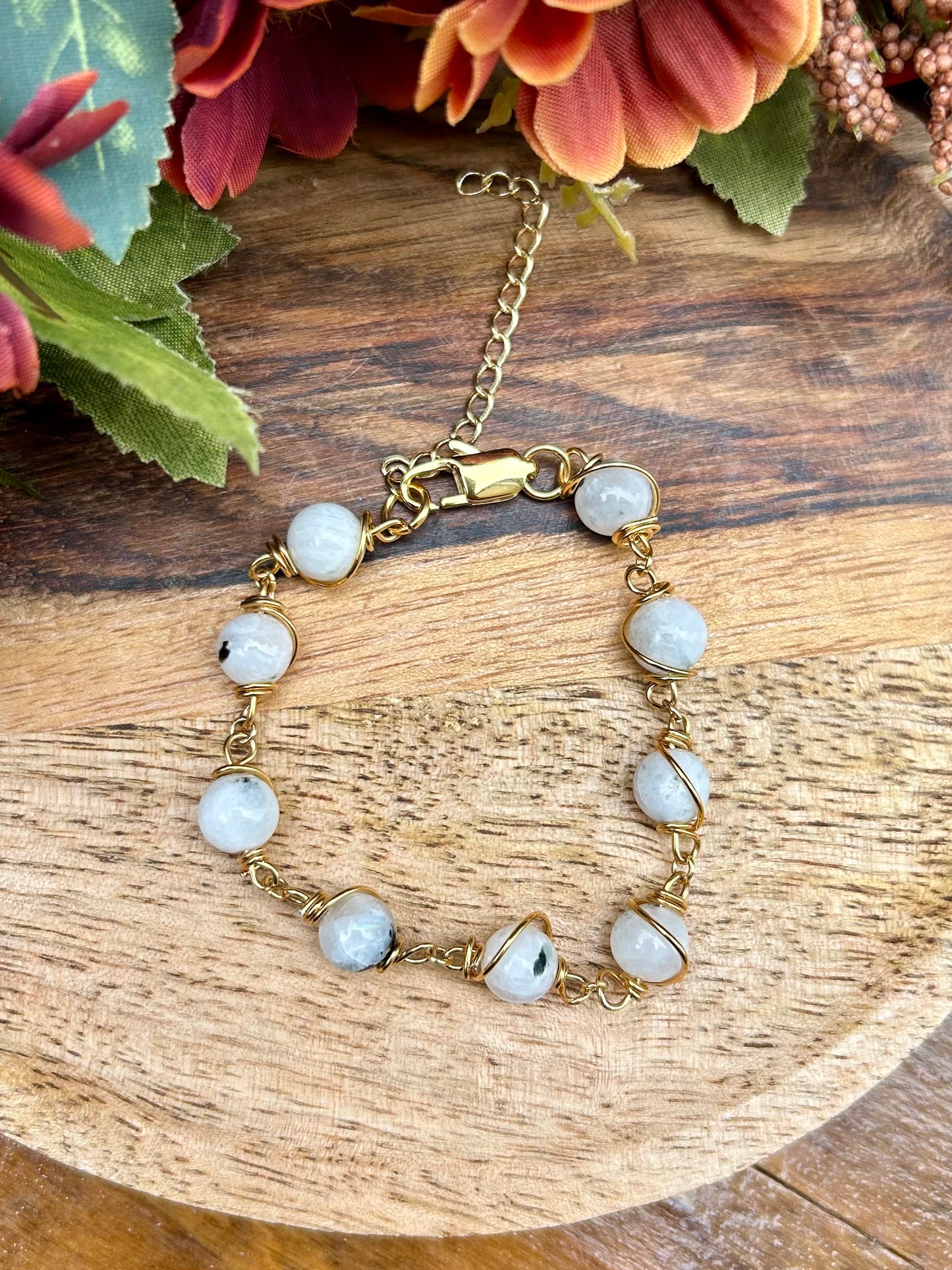 Bracelet en Peristérite (Labradorite blanche) – Fil de fer doré