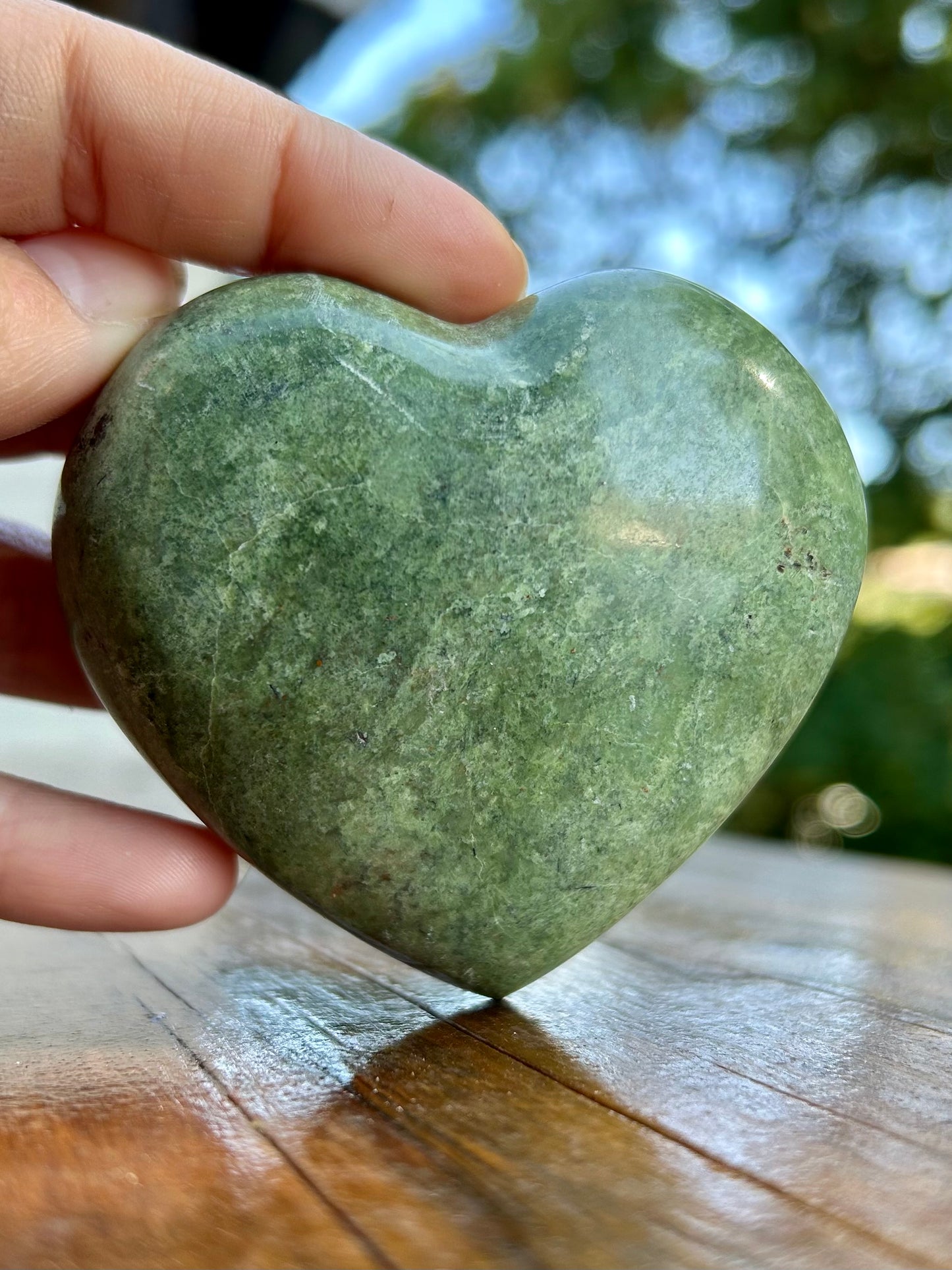 Galet Cœur en Chrysoprase – 209 g – 70 à 80 mm