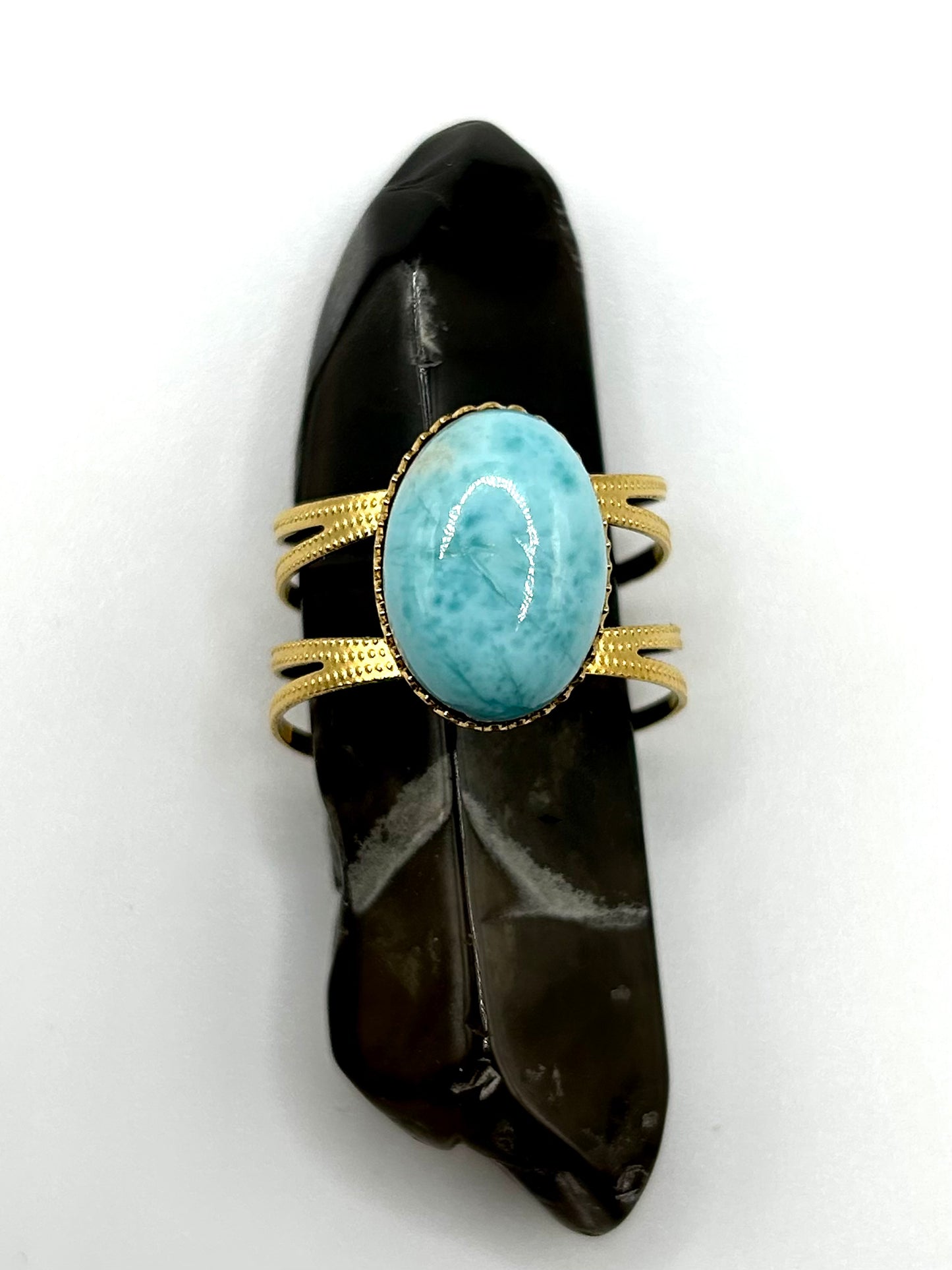 Bague Larimar Femme – Pierre Naturelle des Caraïbes | Bijou Réglable en Acier Inoxydable Doré