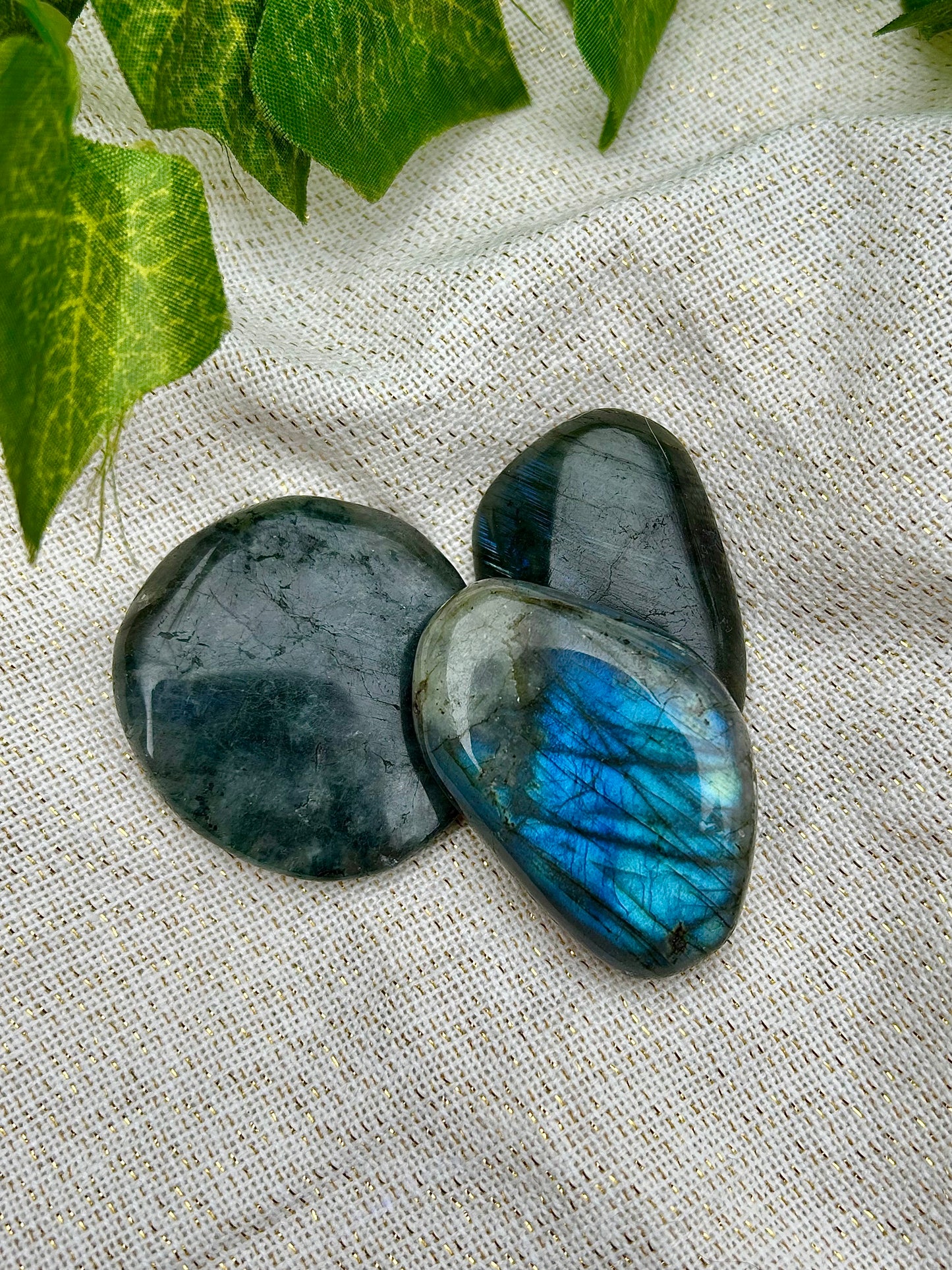 Pierre Plate Labradorite Naturelle – 4 cm