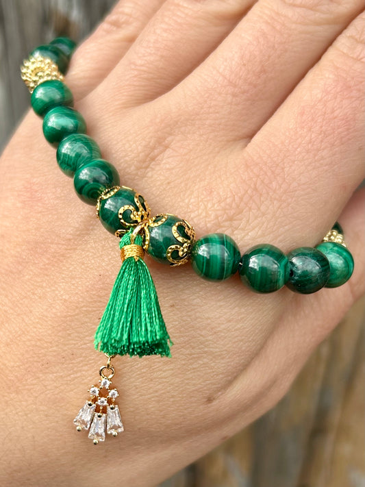 Bracelet en Malachite avec Pompon et Breloque en Acier Inoxydable Doré – Élégance Naturelle et Énergie Positive - Fait Main