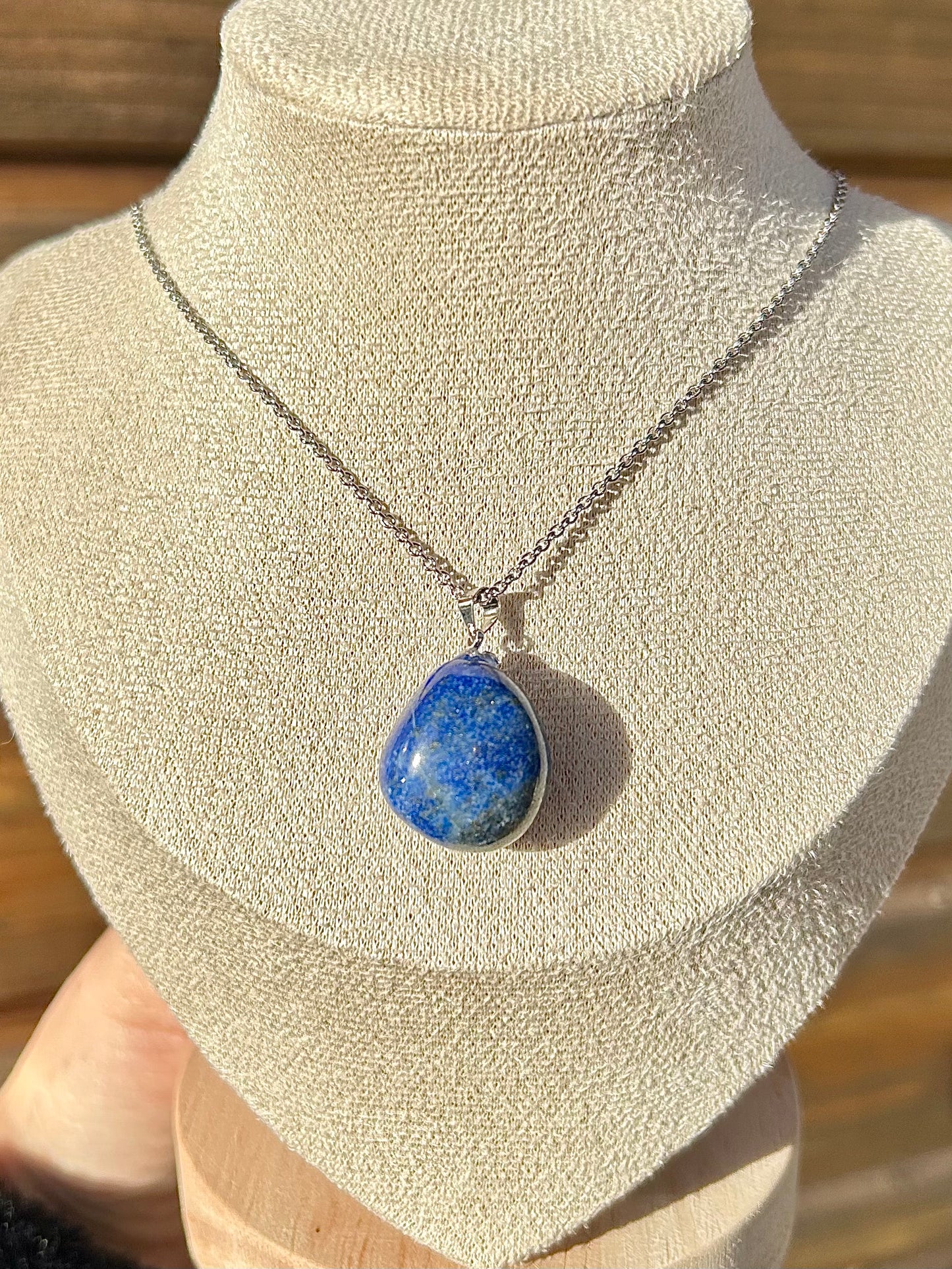 Pendentif en Lapis-Lazuli – Élégance et Sagesse Intemporelle - 25 à 35 mm