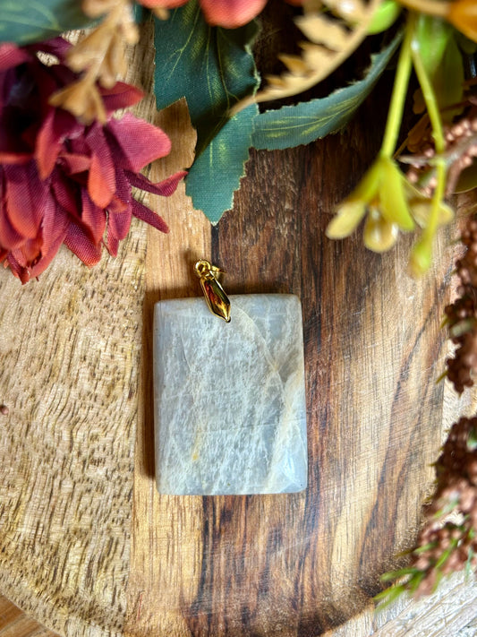 Pendentif rectangle en Pierre de Lune beige – 35 à 45 mm - Doré