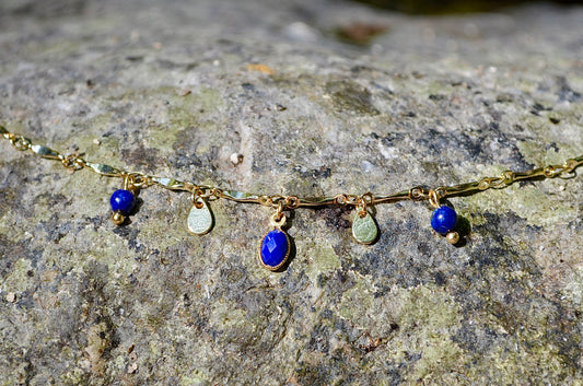 Bracelet Charms & Lapis Lazuli – Chaîne LaitonDorée à l’Or 24k