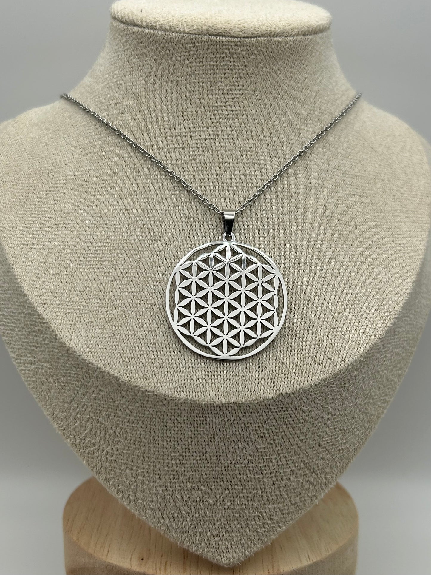 Collier Fleur de Vie en acier inoxydable – Énergie et Harmonie