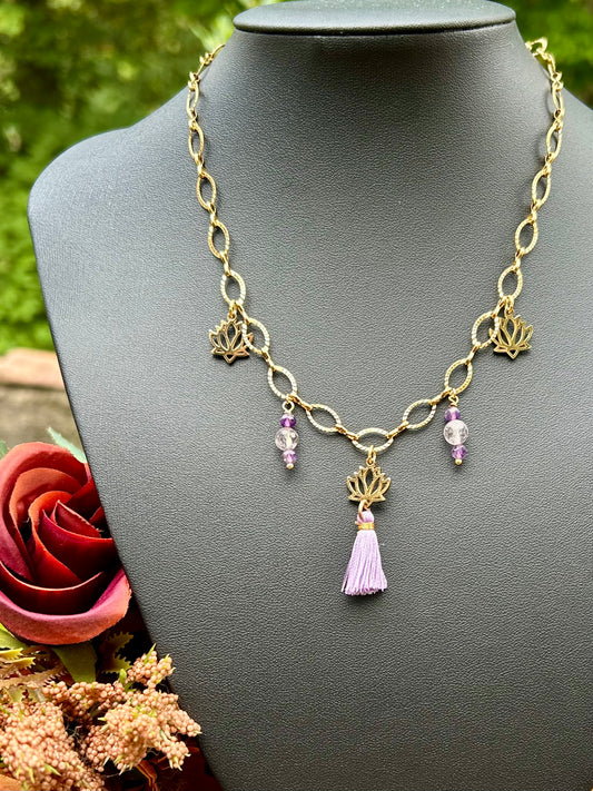 Collier Lotus Harmonie – Acier Inoxydable & Améthyste
