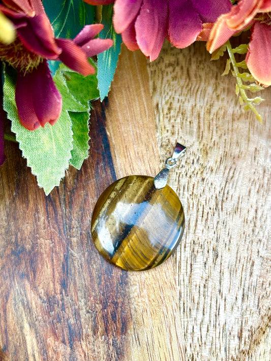 Pendentif de Protection – Œil de Tigre & Laiton Argenté