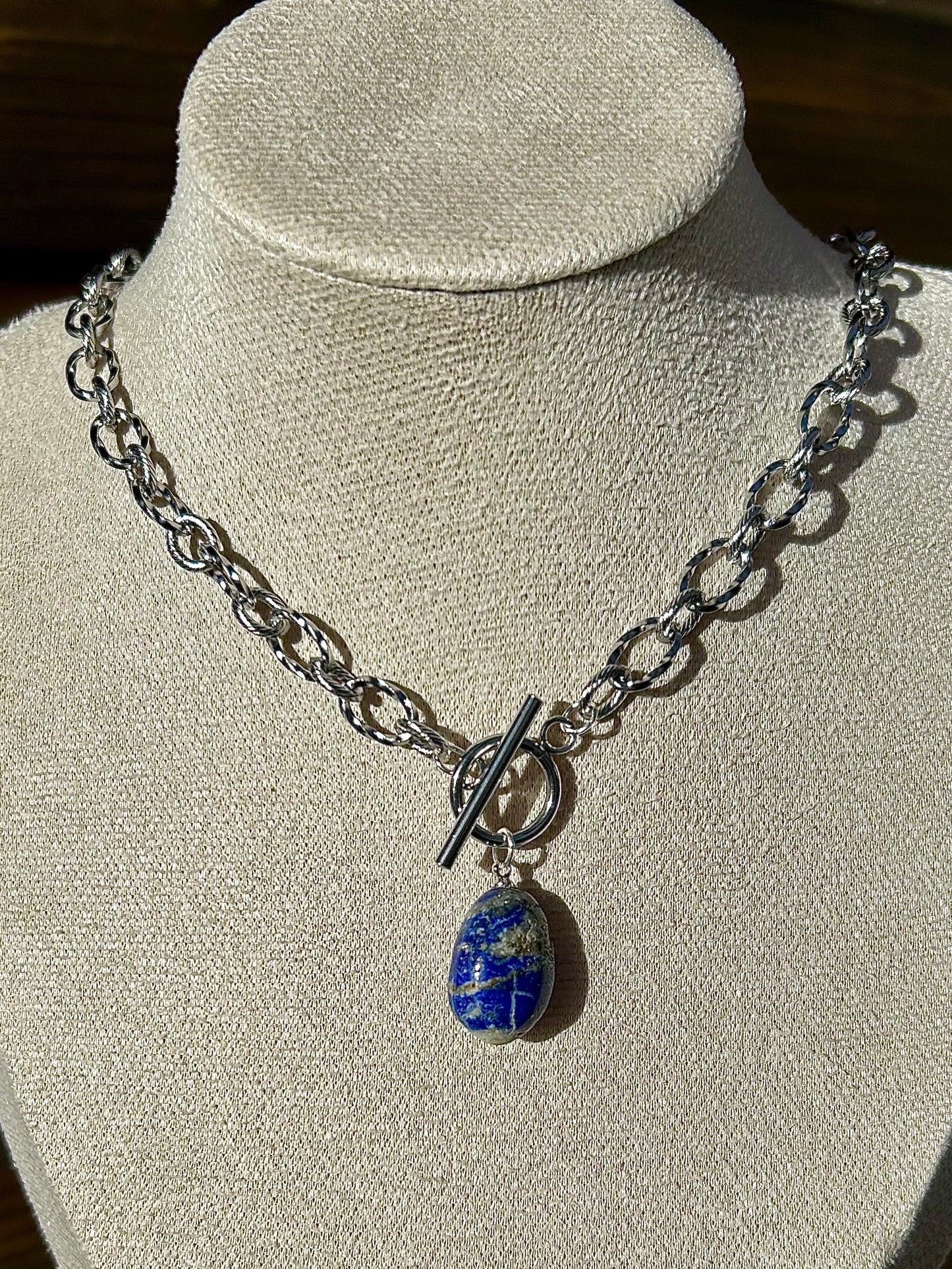 Collier en Lapis Lazuli – Élégance et Sagesse Naturelle - Fait Main