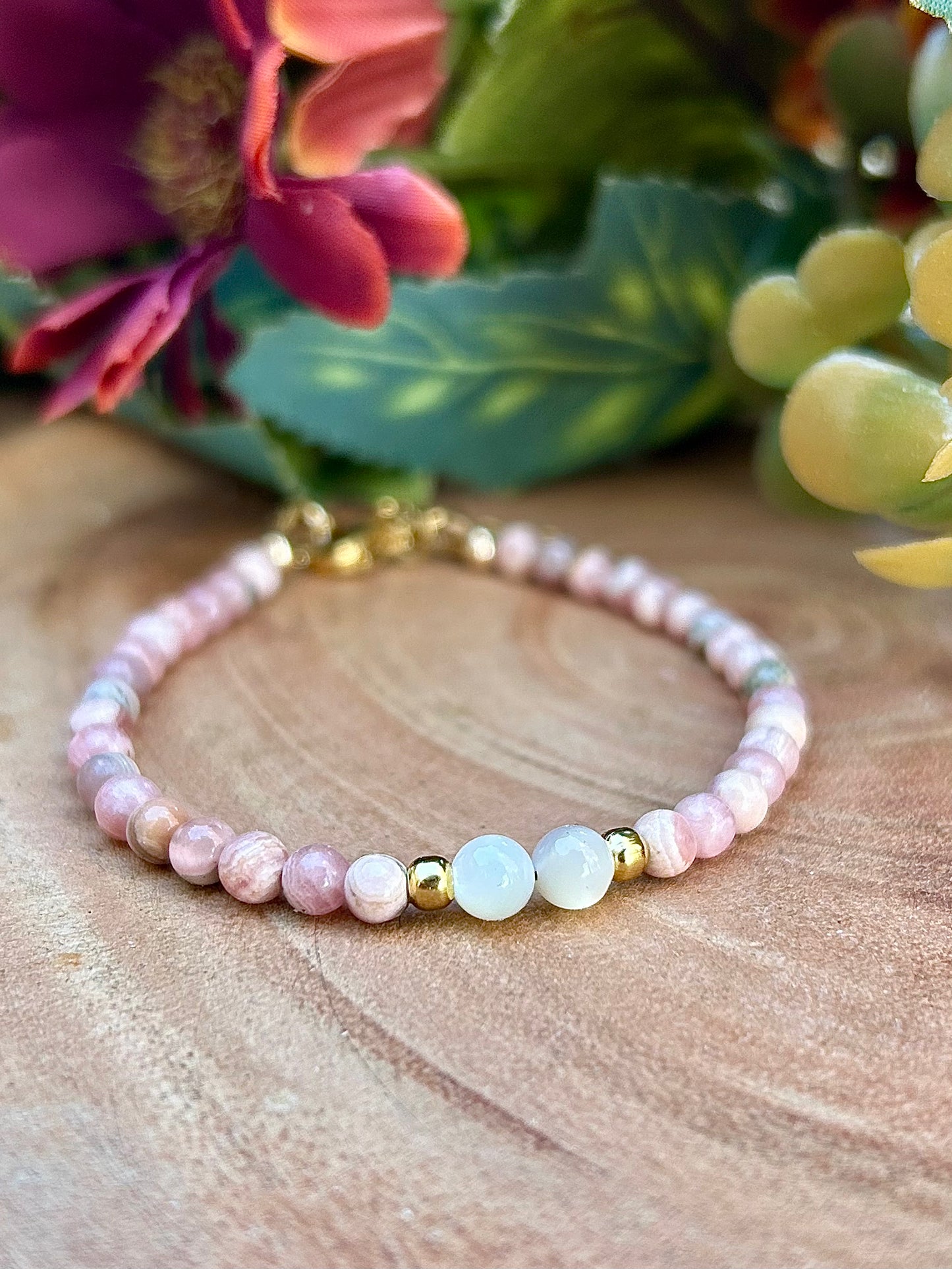 Bracelet Rhodochrosite & Nacre – Perles 4 mm | Amour de soi & Guérison émotionnelle