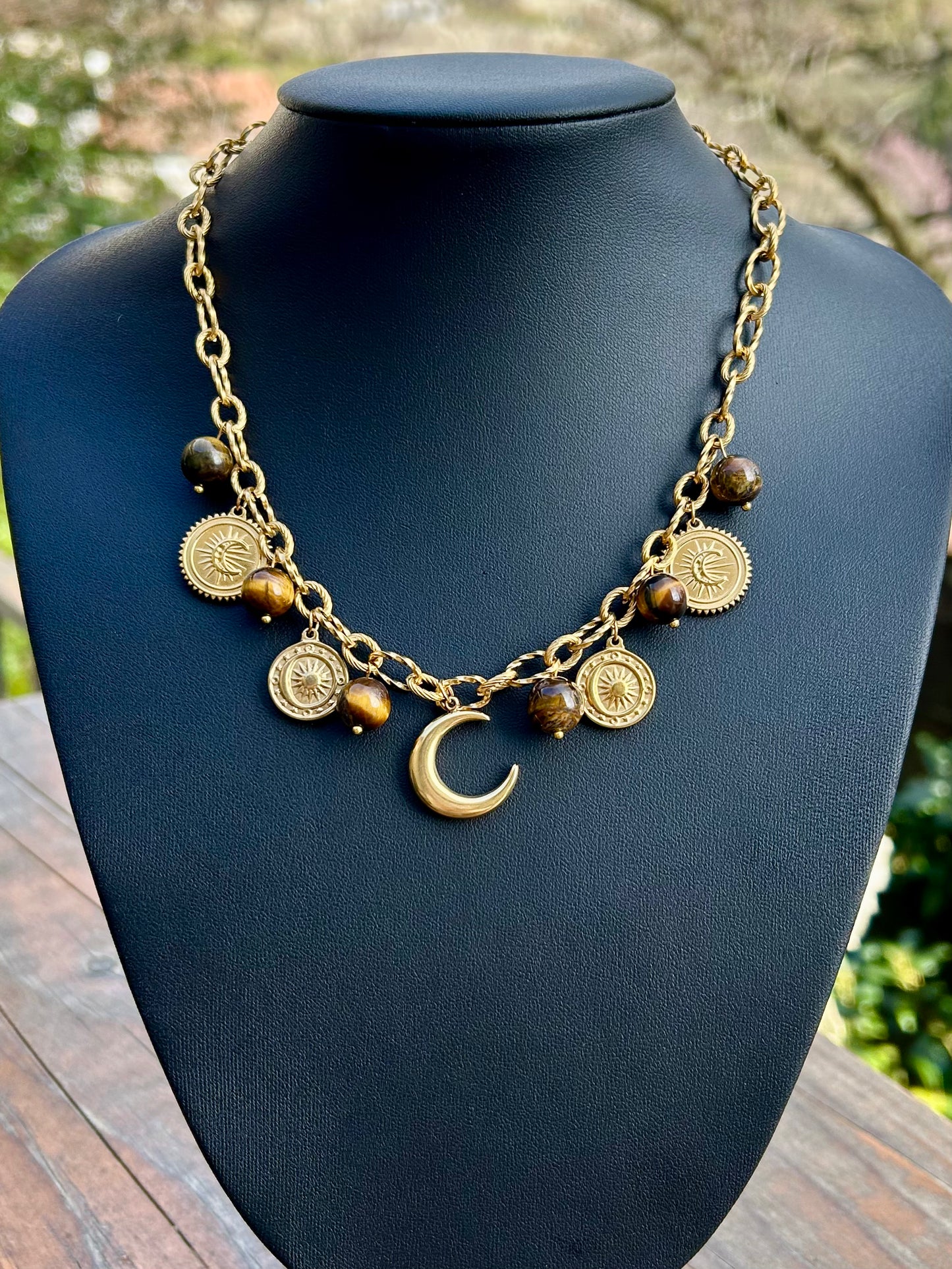 Collier Œil de Tigre & Médailles Mystiques