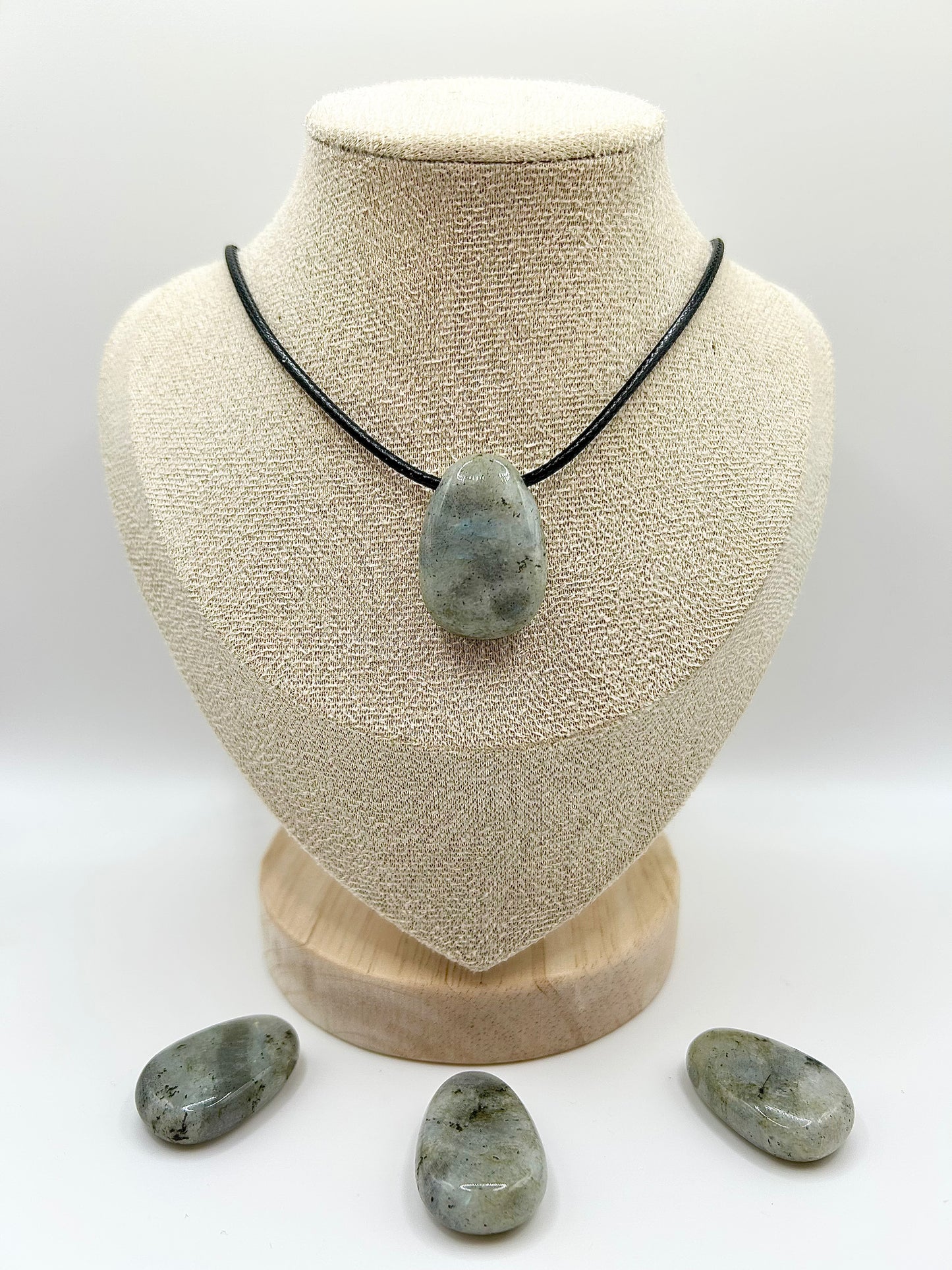 Collier en labradorite naturelle – Protection et élégance