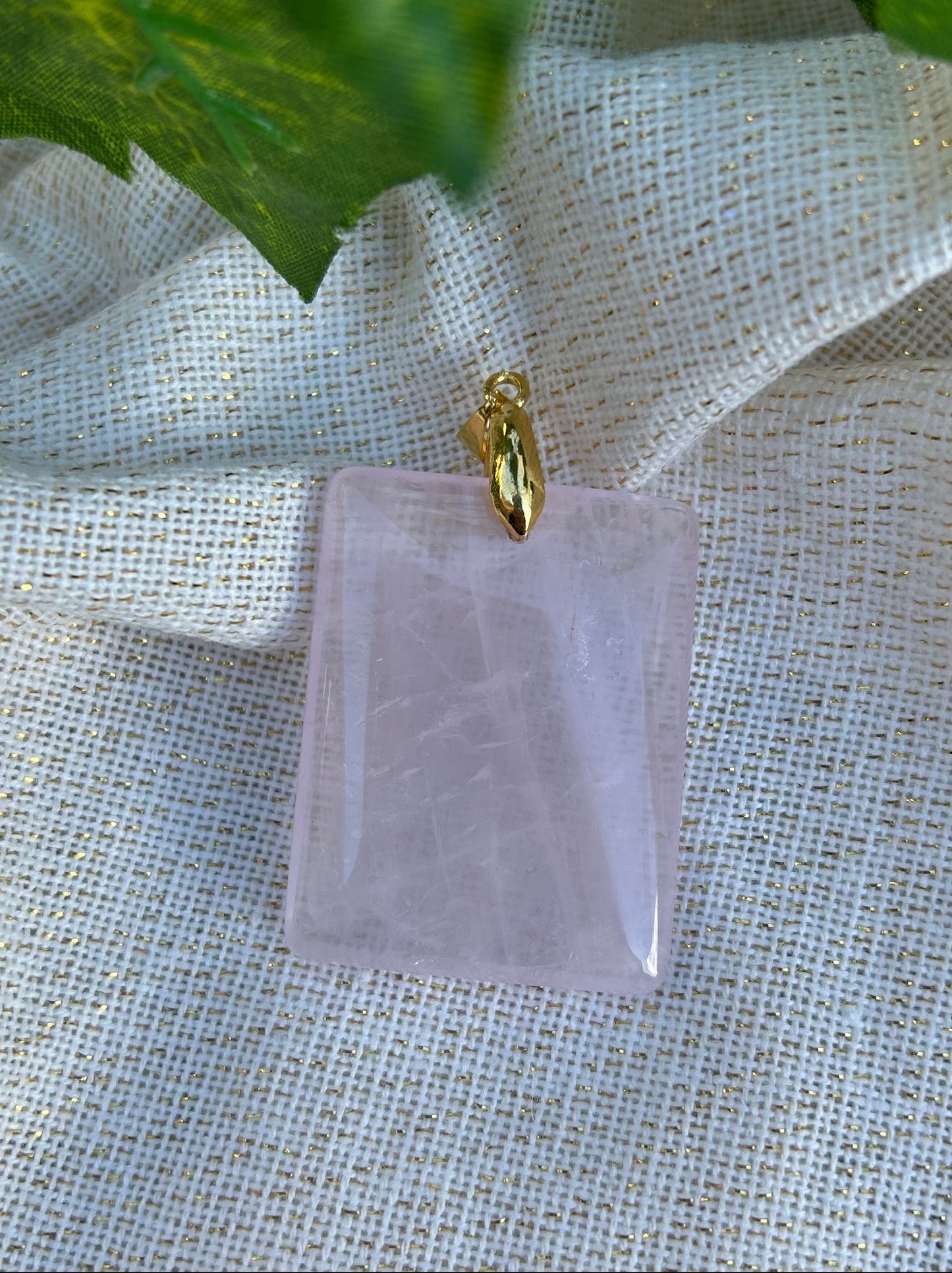 Pendentif rectangle en Quartz Rose – 35 à 45 mm - Doré
