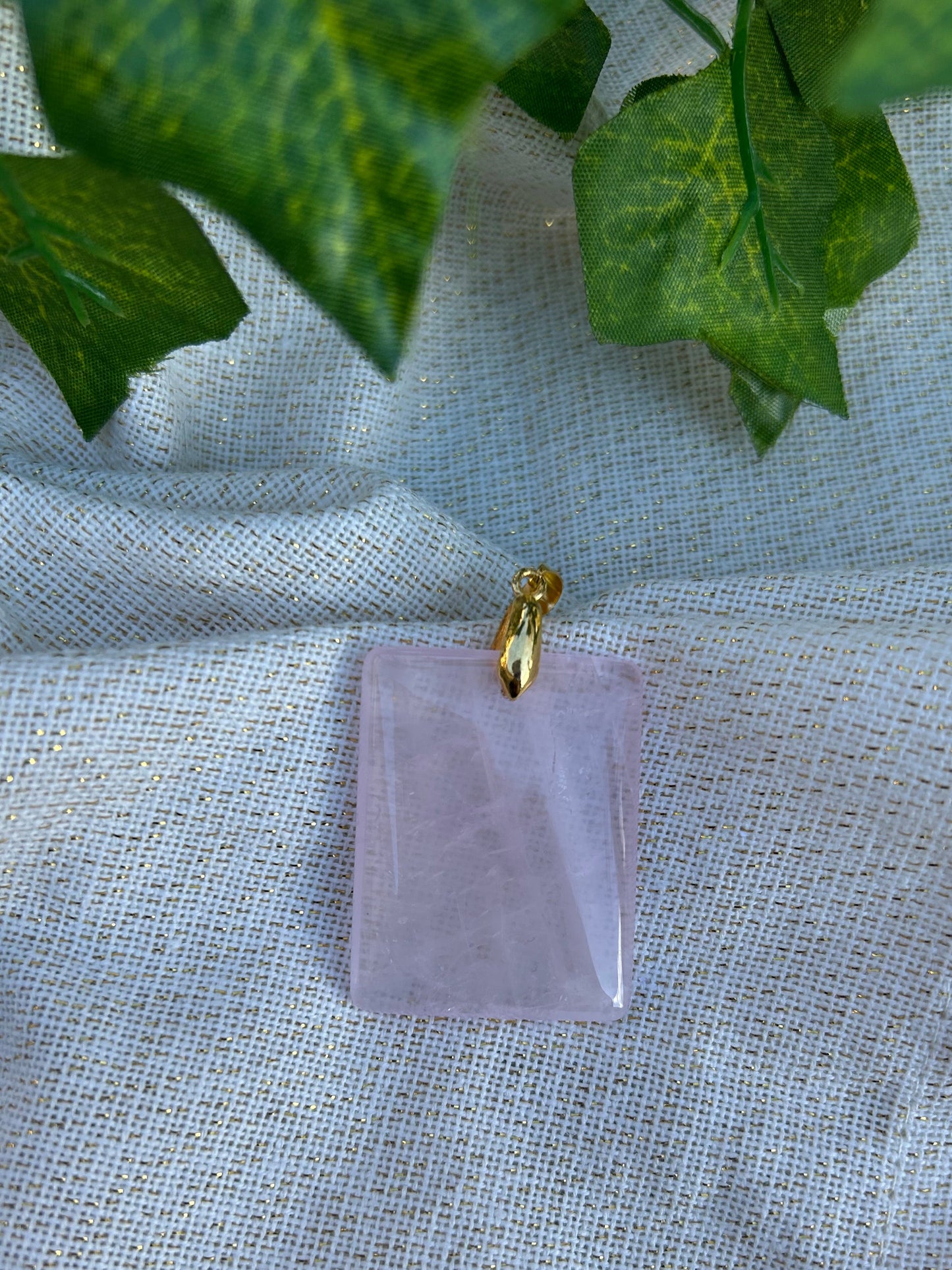Pendentif rectangle en Quartz Rose – 35 à 45 mm - Doré