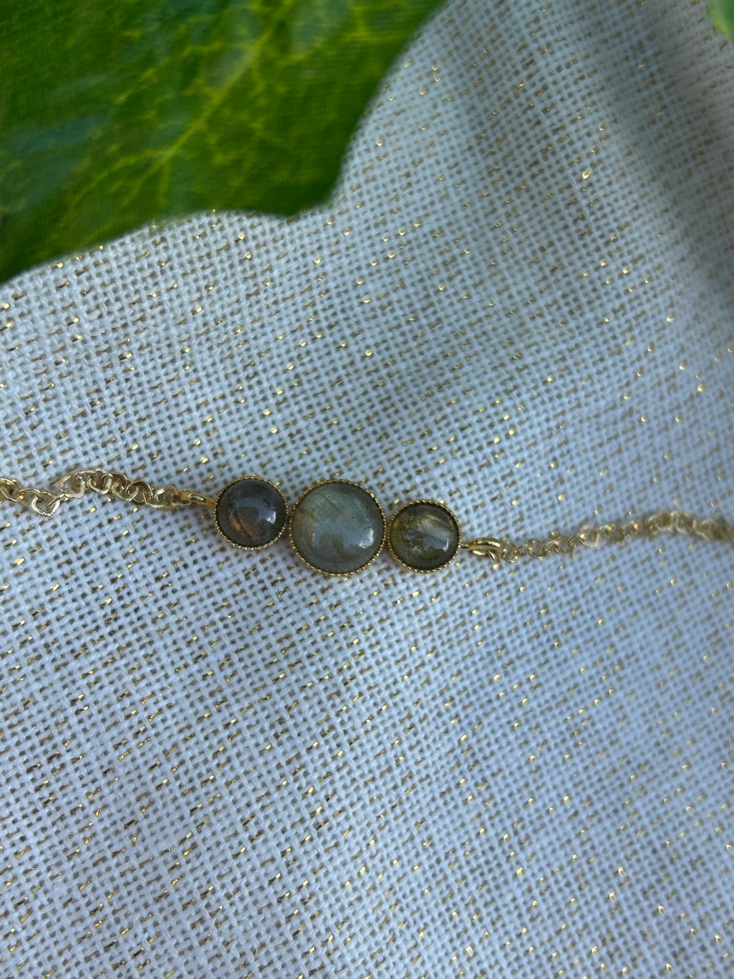 Bracelet Labradorite Triple Cabochon – Laiton Doré